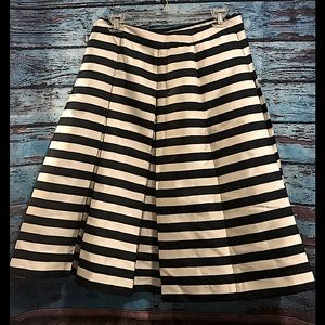 ⚜️ADORABLE BLACK& WHITE SKIRT BY ‘ HALOGEN’